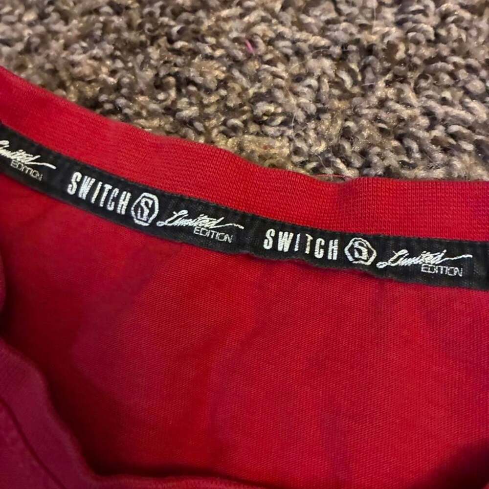 Red switch graphic tee - Picture 3 of 7